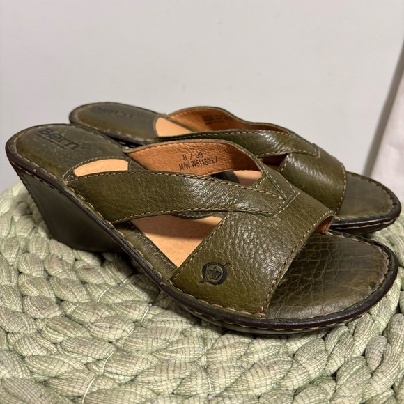 Born Olive Green Leather Slip On Wedge Comfort Sandals NWOB - Picture 1 of 8